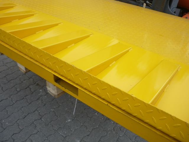 Kontener_beallo_rampa (5).jpg